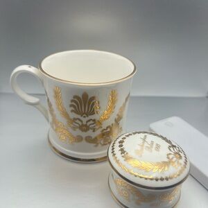 Buckingham Palace Elegant Gold and White Porcelain Coffee Mug Set
